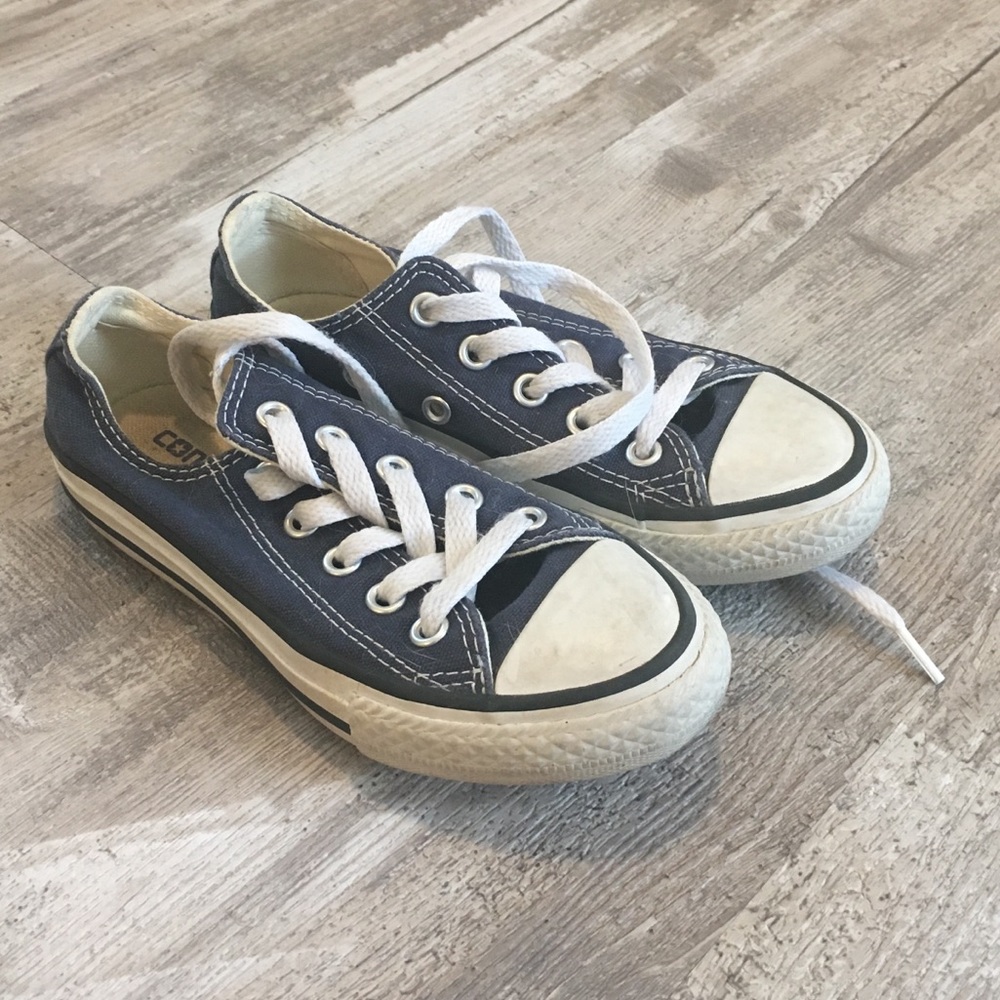 Converse all star girls shoes toddler size 11.